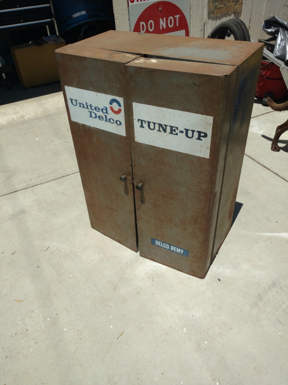 Automotive tune up cabinet