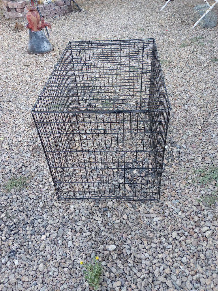 Large Dog Kennel Excellent Condition 