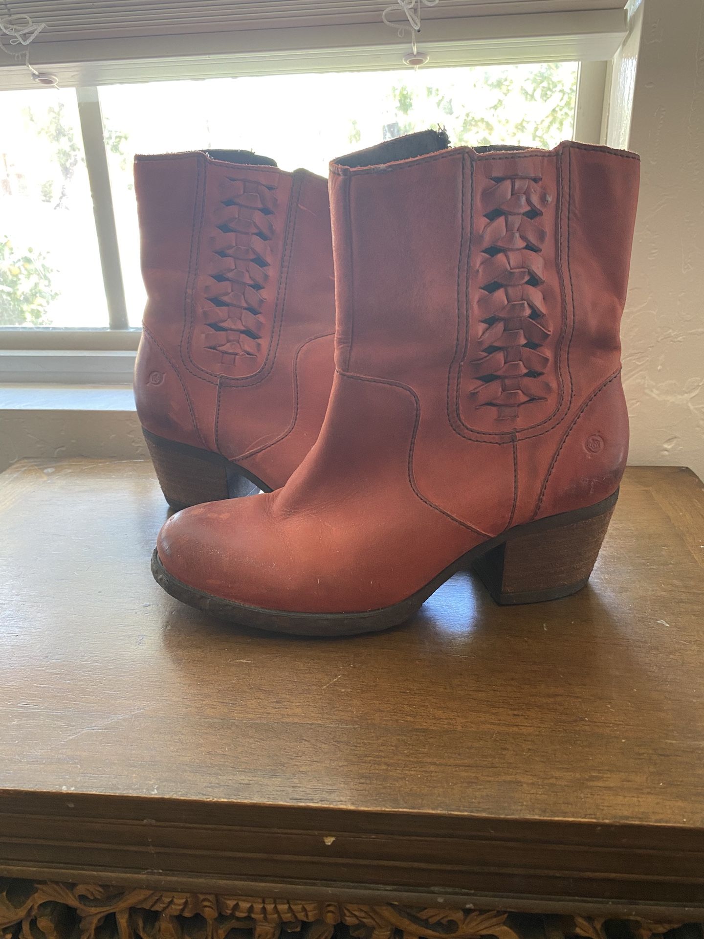 Born Sized 8 Red Leather Boots