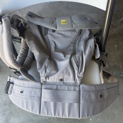 LILLIEbaby carrier