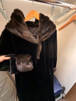 Beautiful elegant long Fur coat M