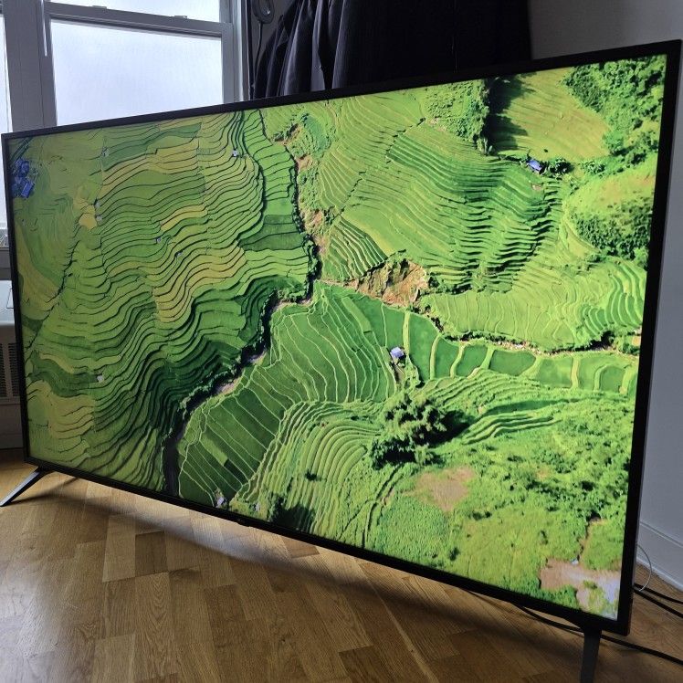 LG 70" 4K UHD Smart Tv, Like new