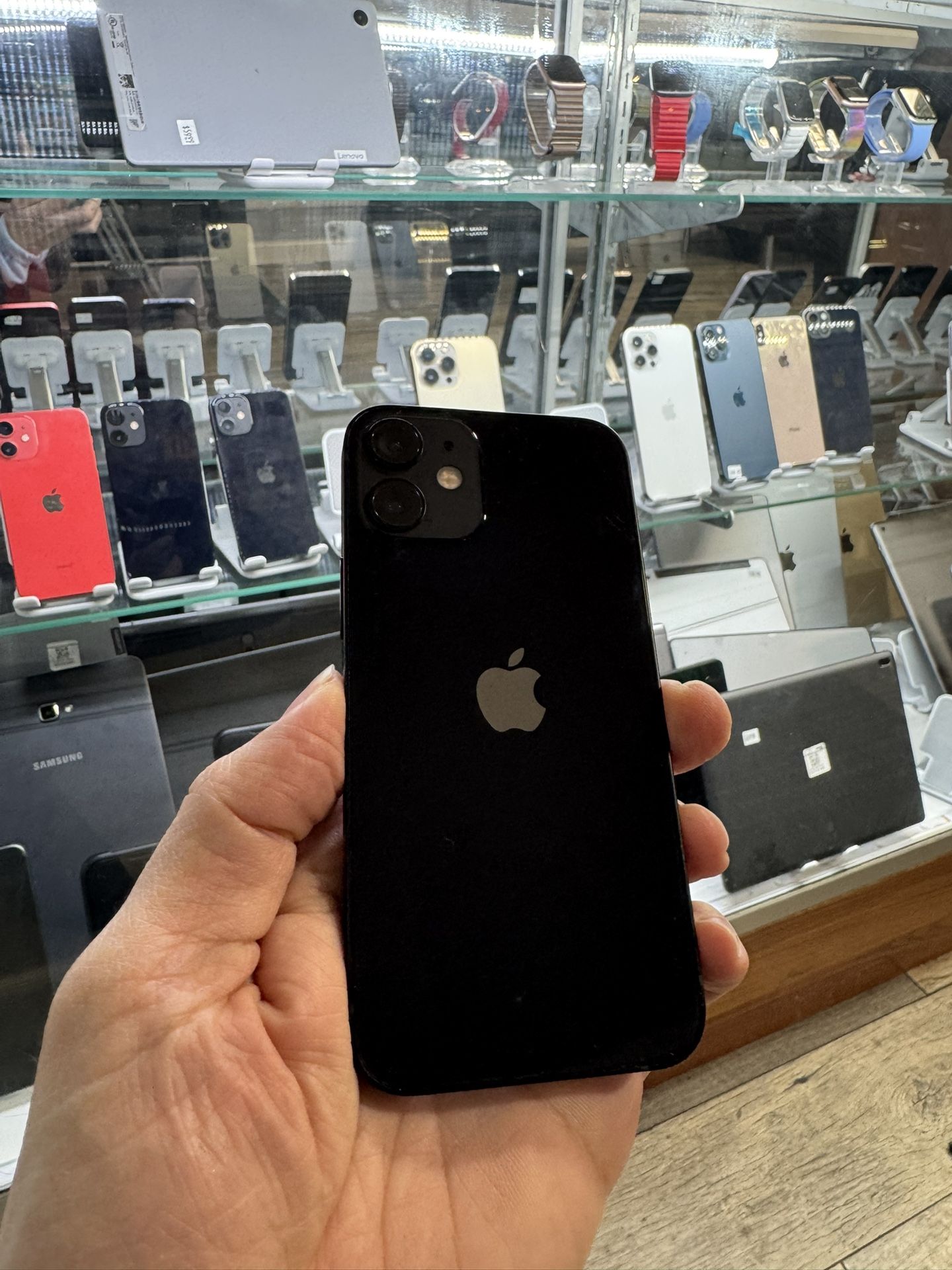 Like New Unlocked iPhone 12 Mini - Desbloqueado