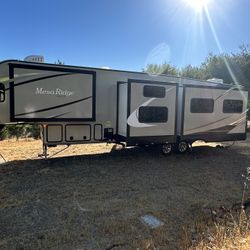 2022 Mesa ridge xlt Fifth Wheel