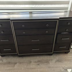 Bedroom Furniture 1 Dresser 2 Night Stands