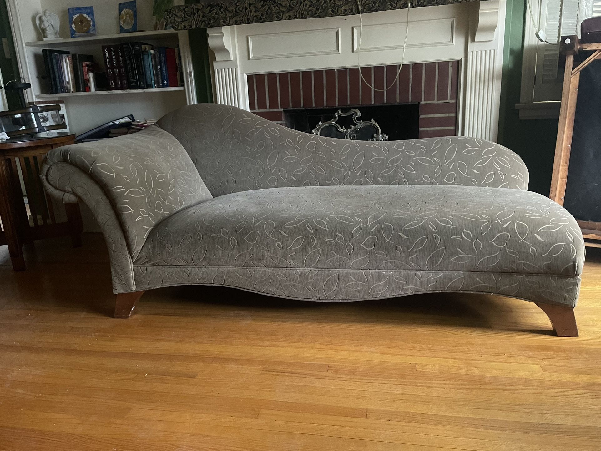 Day Bed - Fainting Couch - Lounge Chair