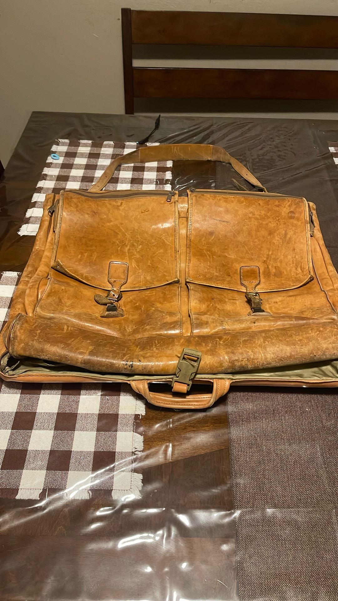 Hartmann Double Buckle Leather Garment Bag