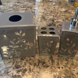 NWT Three Piece Vanity Bathroom Set