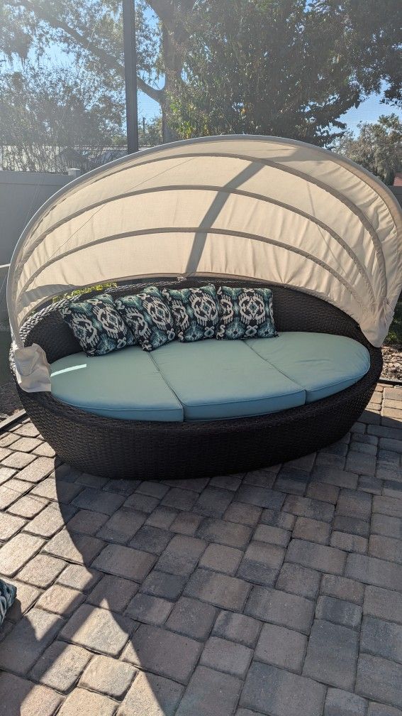 Kokomo Outdoor Wicker Day Chase With Canopy