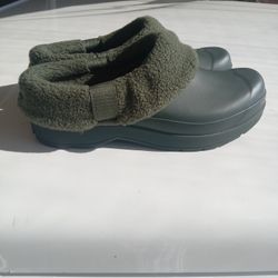 Indoor Outdoor Shoes Size 10 Army Green $20