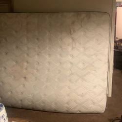 King Size Mattress Posterpedic 