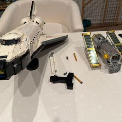LEGO NASA Space Shuttle Discovery (Set 10283) – AS IS 