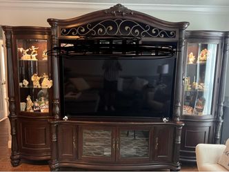 Entertainment center