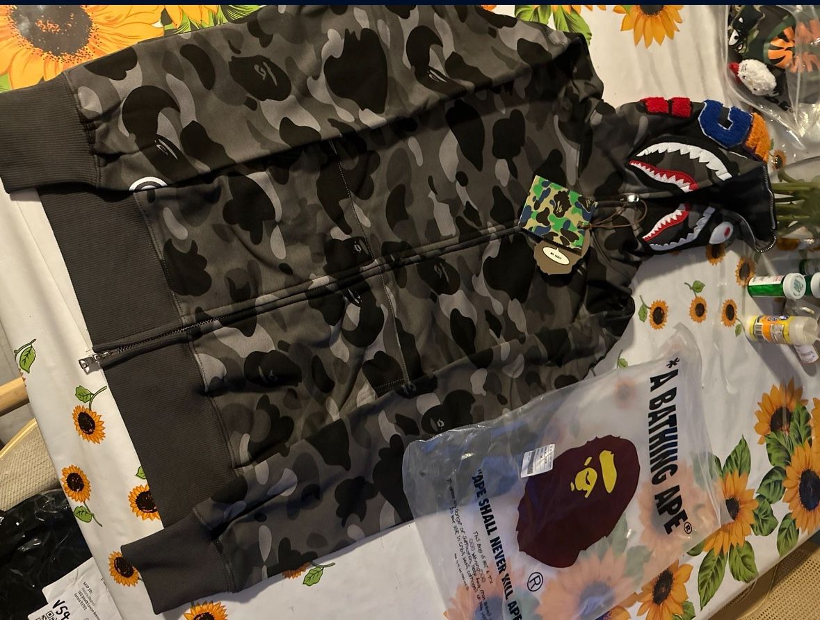 Bape hoodie camo (Size M)