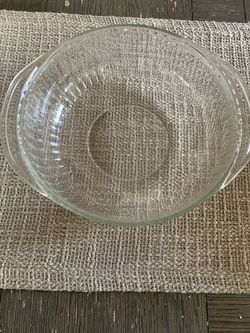 Mikasa glass serving platter, glass quiche platter, and Pyrex bowls Thumbnail