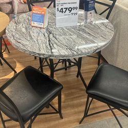Brand New 5 piece Dining/kitchen Table Set