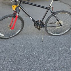Black Mountain bike with red forks 26" 