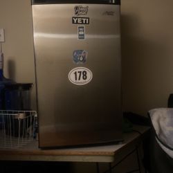 Arctic King refrigerator