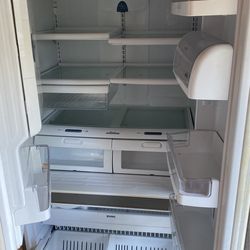 Refrigerador Funciona La Parte De Abajo La De Arriba Muy Poco