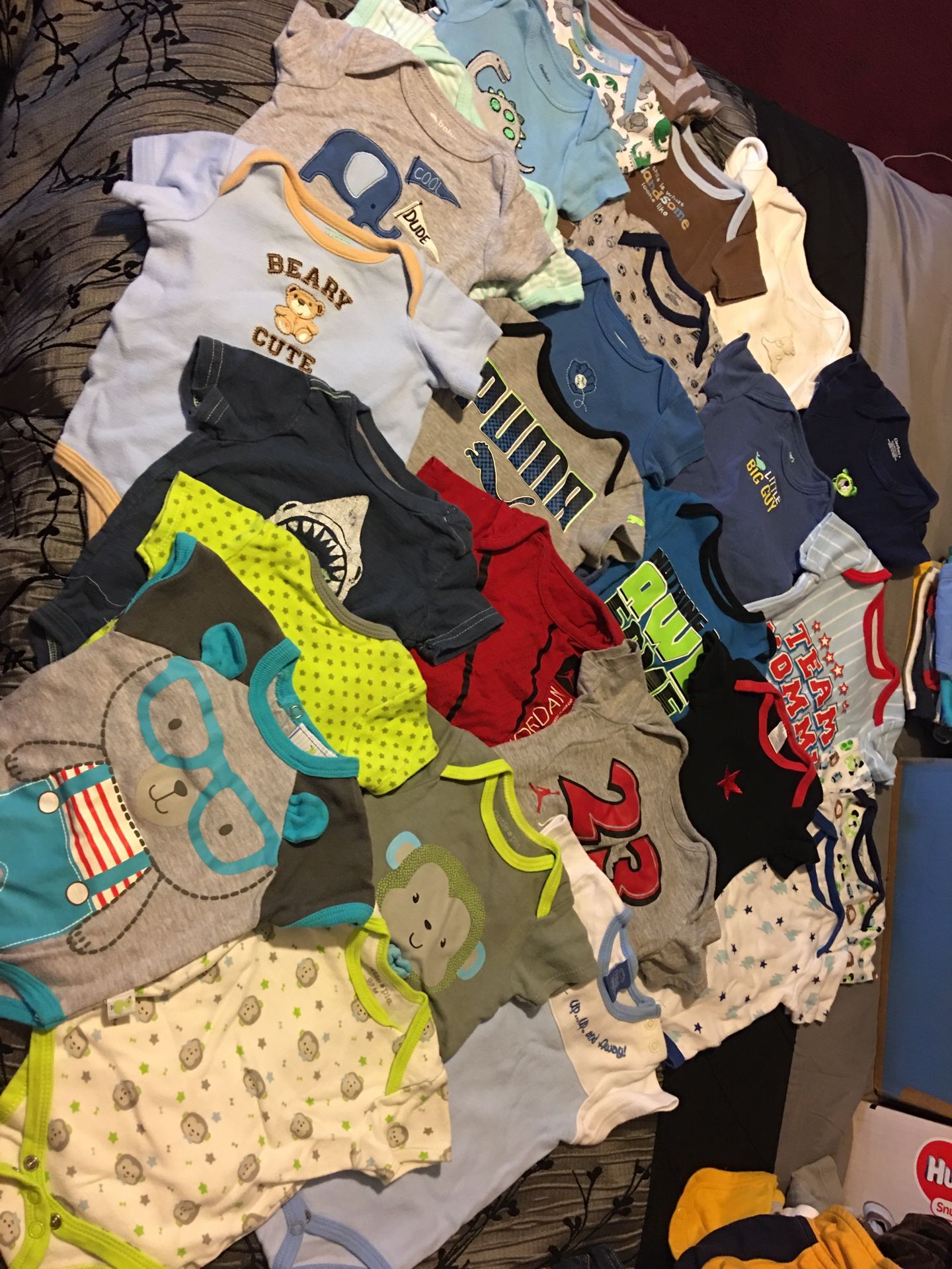 0-3 months onesies (26 pieces)