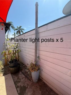 8ft Planter Posts With Succulents (5)