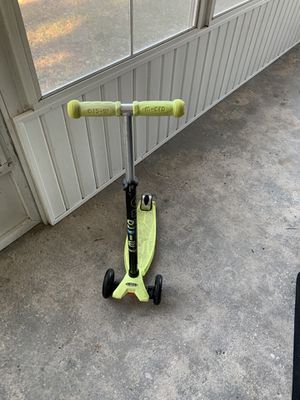 Photo Micro maxi scooter in yellow