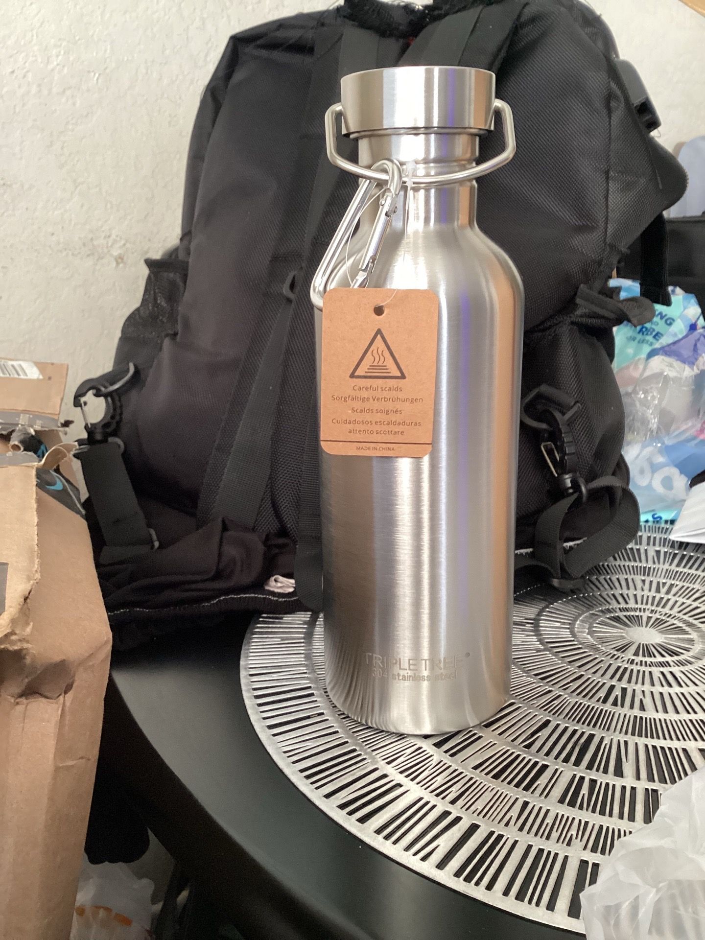 Stainless steel insulated water bottle