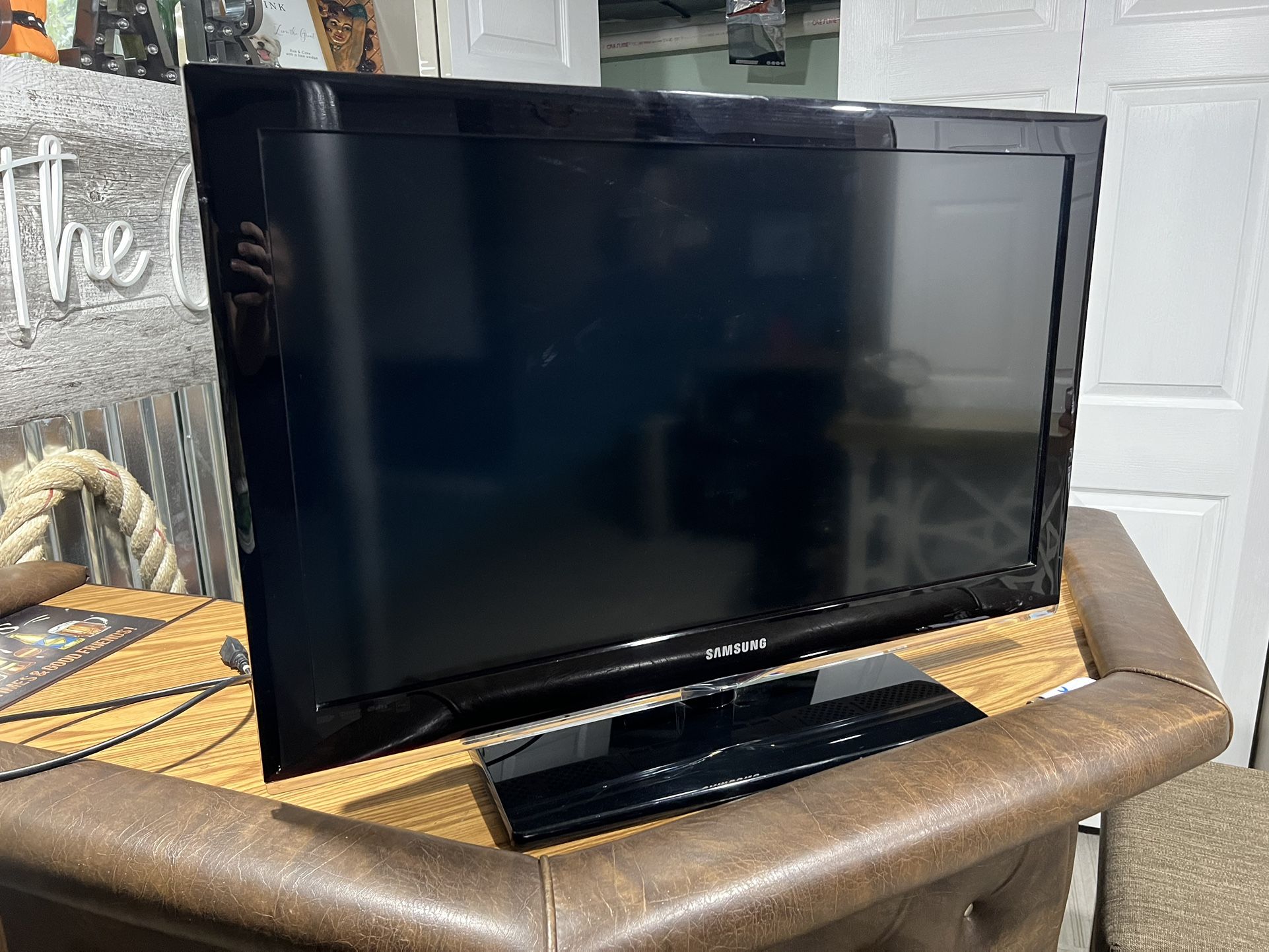 32 Inch Samsung Television