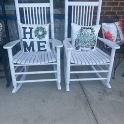 Beautiful Cracker Barrel Rocking Chairs Set Of 2 Chairs $300 