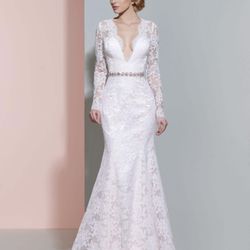 Wedding Dress Sz 8 But More Like a SZ 6