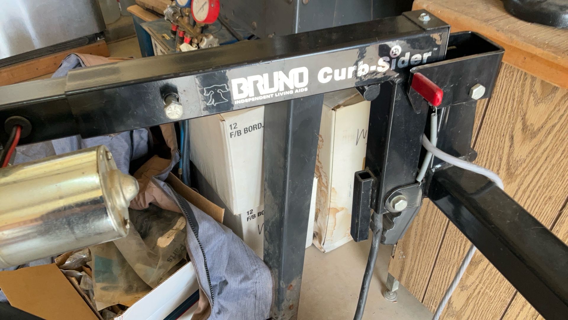 Wheelchair lift Bruno curb cider 12 V electric