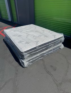 Queen Mattress and Box Spring Set New!