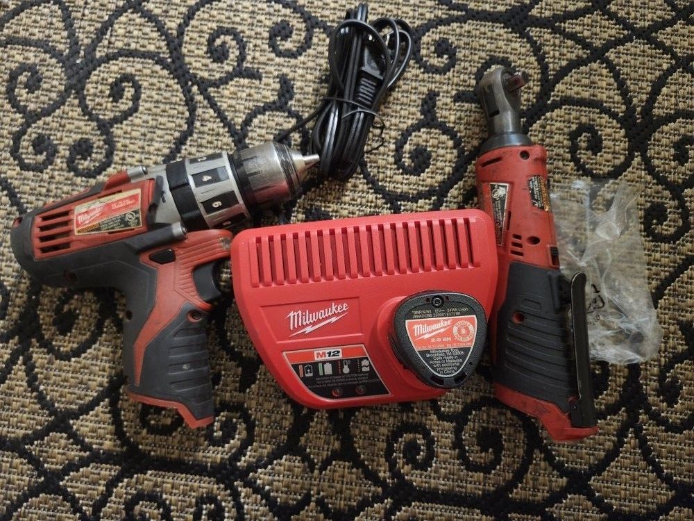 Milwaukee M12 Impact Wrench And Drill Combo Kit New Battery And Charger