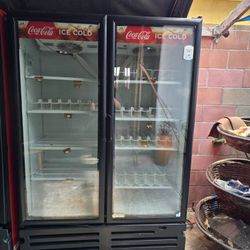 ❄️NSF Commercial 2 Door Beverage Merchandiser (Exhibidor de Bebidas)