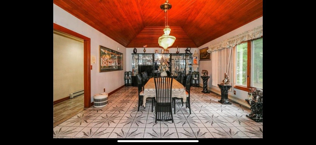 DINNING ROOM SET WITH 5 CABENET'S THAT SEAT (8). NEVER USED IN storsge professionaly raped for shipping.