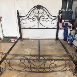 Iron Bed Frame with Wood Legs – 210×195cm