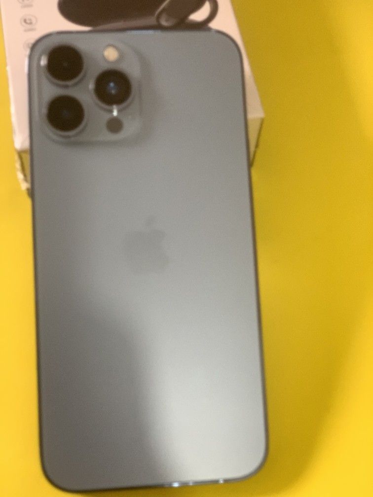 Dual SIM dual standby iPhone 13promax 128GB white unlocked refurbished, new battery, new screen, no other repairs. Functions intact. Almost the same a