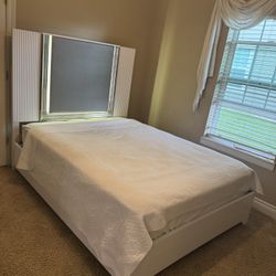 Queen Bed 