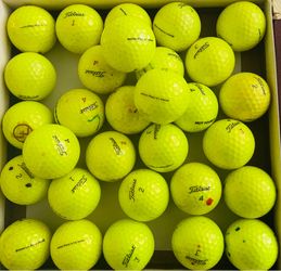 30 Yellow Titleist Prov1 golf balls
