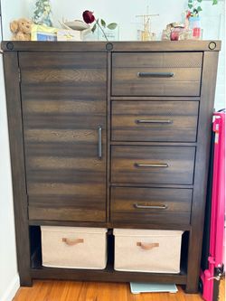 Large armoire/chest drawer