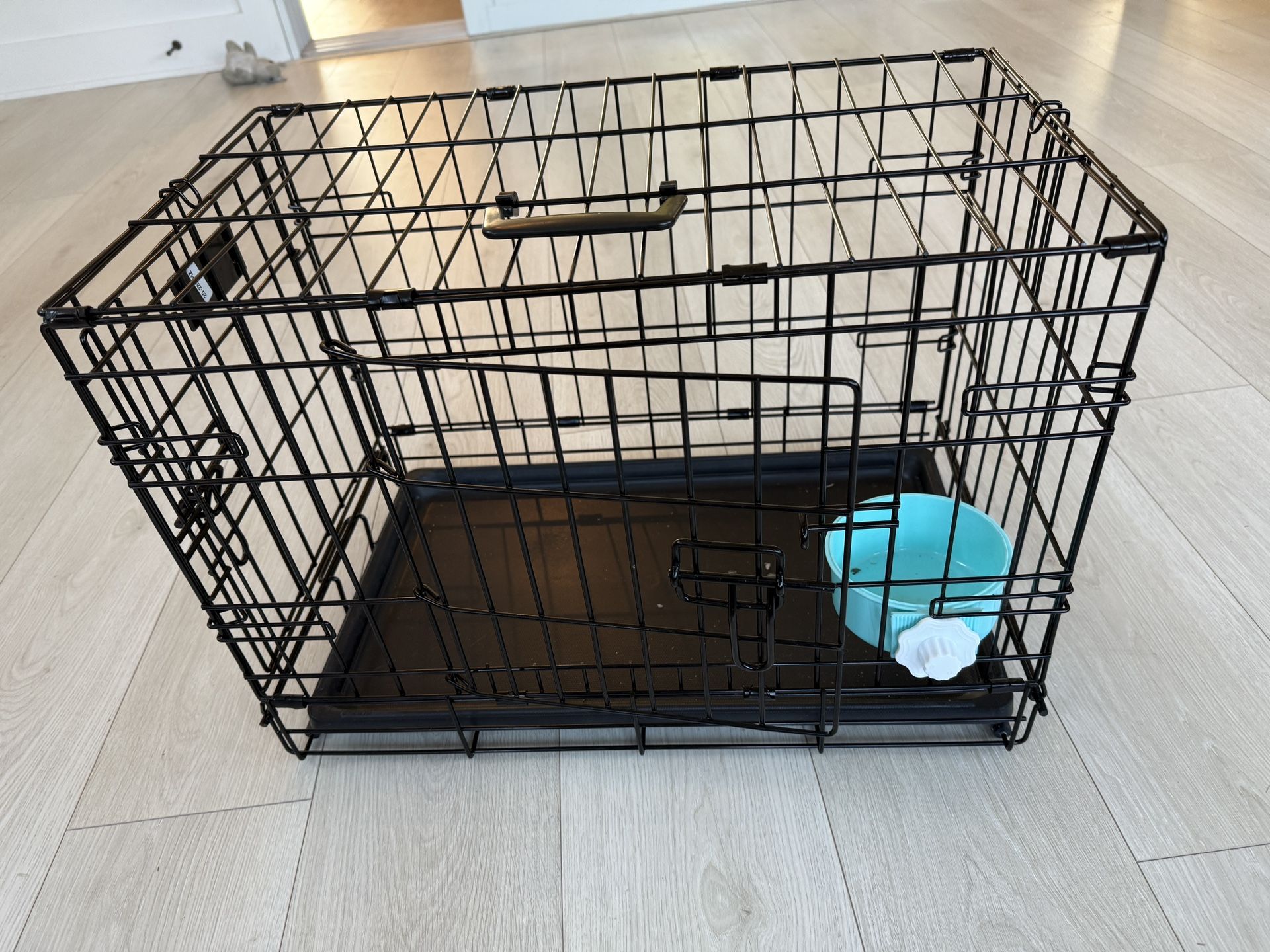 Metal pet crate