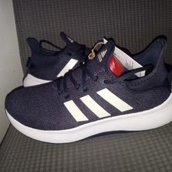 New Adidas Size 8 Women $40