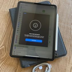 iPad Pro 11” 512GB  (Face ID)  WiFi + cellular with Zagg Keyboard And Pencil 