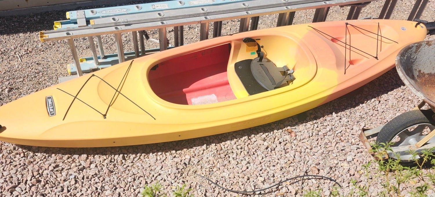 Lifetime Kayak With Paddle
