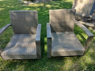 Oversized outdoor wicker chairs