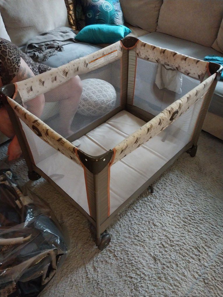 Graco Pack And Play With Diaper Storage