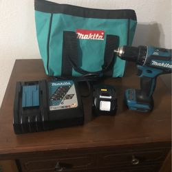Makita drill, Battery,charger and Bag Set