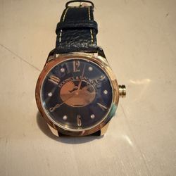 Dooney & Bourke  In Excellent Condition  Unisex  New Battery 