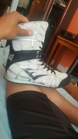 Wrestling shoes