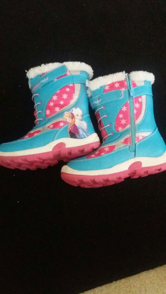 Girls Frozen themed snow boots Size 2